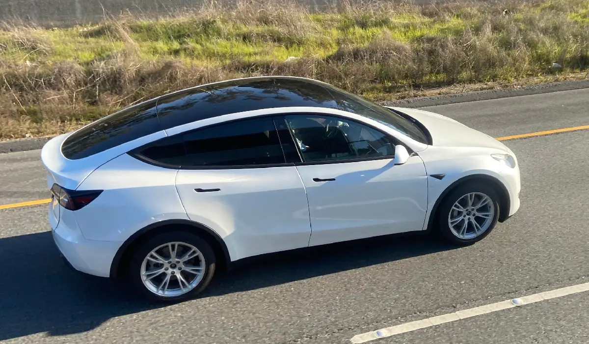 Tesla - Model Y Standard Range - Luxury Electric SUV Rentals - Preowned Luxury Electric SUV - Exclusive Concierge Club.webp